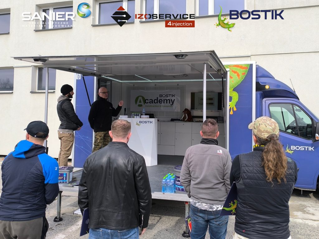 Izoservice szkolenie z natrysku przy furgonie Bostik