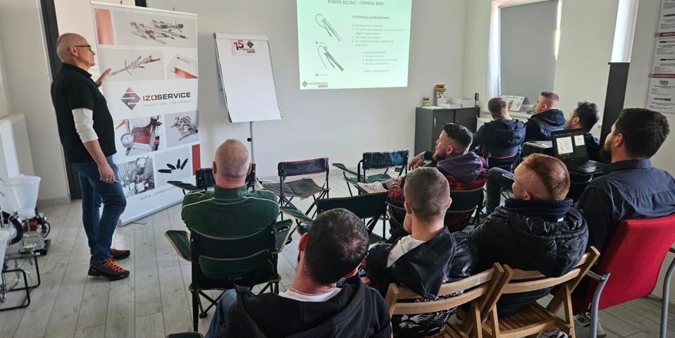 Izoservice szkolenie z technik iniekcyjnych - IZOPRESS Mini
